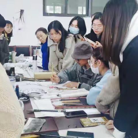 藏⼀滴真⽔的⾹，只为把时光也研成墨