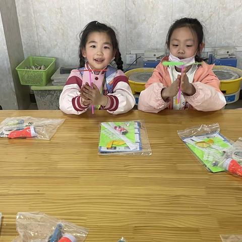 3月9日经十路小学一1班科学主题实验课程《出发吧，种子》剪影