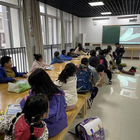 3月16日经十路小学一1班科学主题实验课程《我是小裁缝》剪影