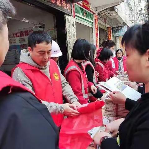 文广新旅局图博联合支部与解放路社区开展学雷锋活动