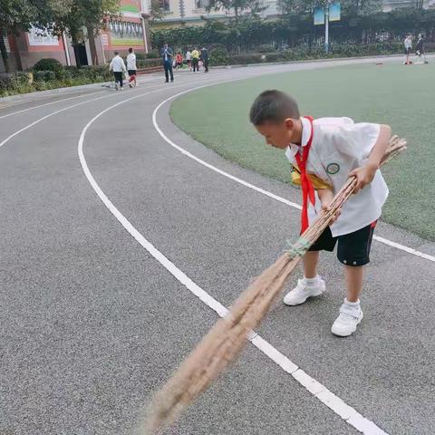 四4班萤火虫中队“扣好人生第一粒扣子”开学第一周系列活动