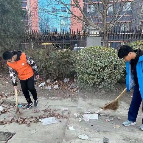 校学生会植树节清扫活动