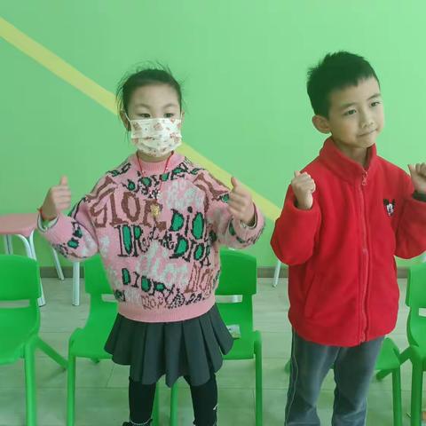 朗艺小主持2023.3.18基础（24）班学习内容1.口部操2.复习《一盏油灯碗儿》一二3.学习《一盏油灯碗儿》三
