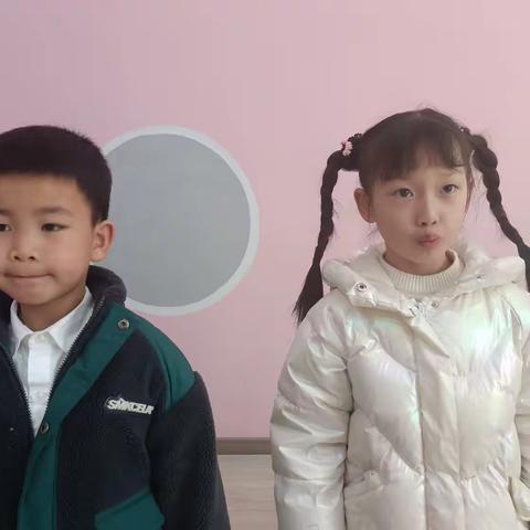 朗艺小主持2023.3.18周六小话筒班学习内容1.口部操2.复习《一点儿点儿》3.学习《哥儿俩好》第二课时
