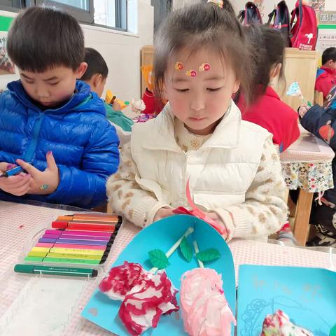 “春暖花开季，浓情女神节”——第五幼儿园大二班庆“三·八”国际妇女节系列活动