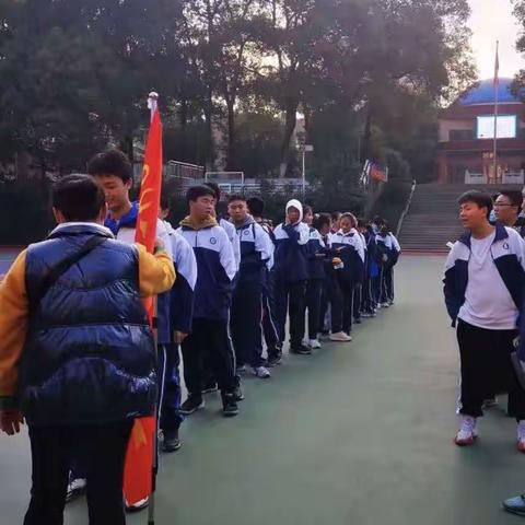 冷水江市一中2201班于敬老院展开“学雷锋”活动