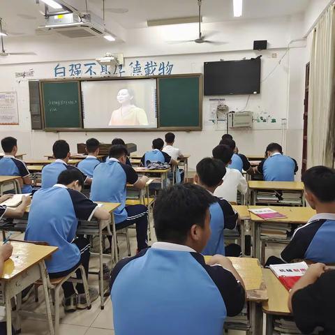 22机修3+2班《拒绝乱丢垃圾，建绿色文明校园》主题班会