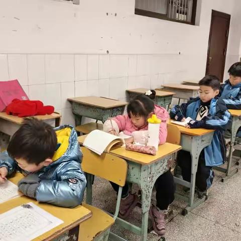 长塘里立心小学硬笔书法寒假集训课堂反馈