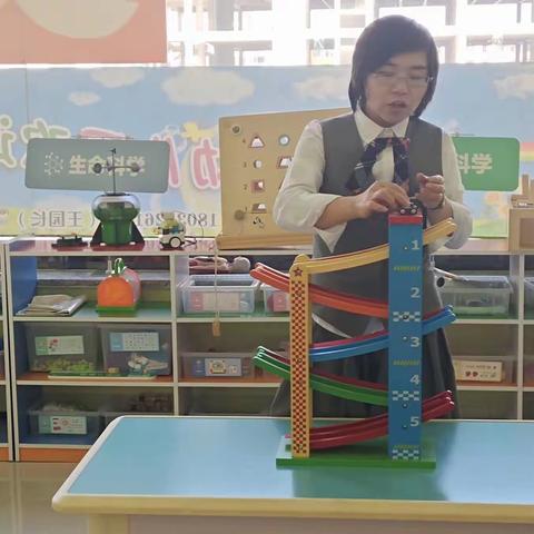 培英幼儿园小（2）班3月份《科学实验展示》