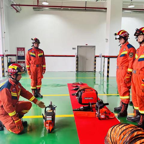 兵马未动，粮草先行——灞柳二路消防救援站组织开展装备器材讲解操作考核