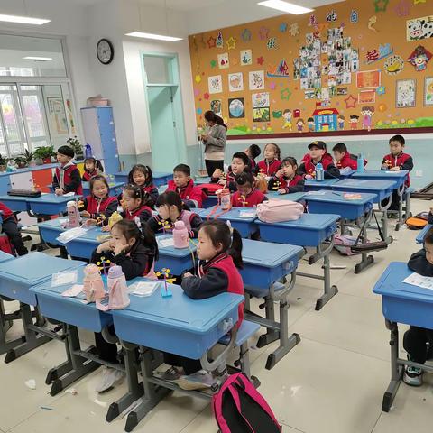 长清区第三实验小学科技社团一年级风力风向标