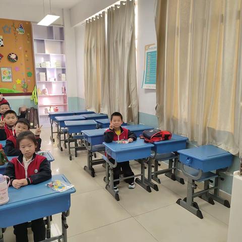 长清区第三实验小学科技社团一年级风力小车