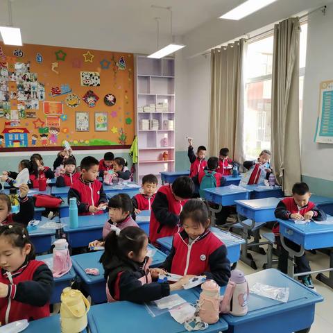 长清区第三实验小学科技社团一年级明轮船