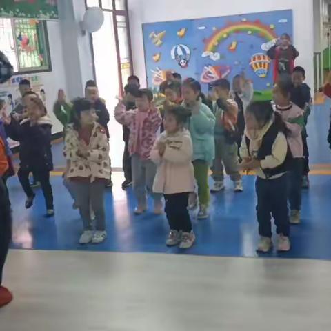 【佳佳幼儿园】大二班第五周体智能精彩回顾