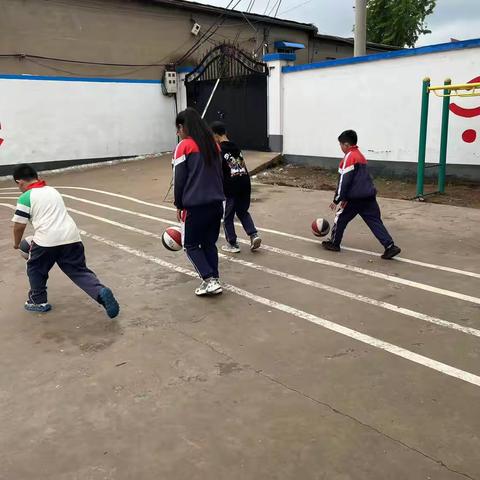 殷都区洪河屯连庄小学篮球社团课