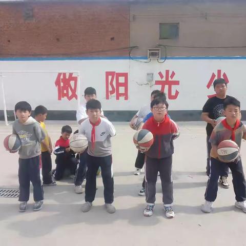 殷都区洪河屯连庄小学篮球社团课