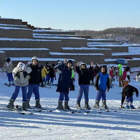 传承冬奥精神，感受冰雪魅力——记八年三班冰雪研学活动