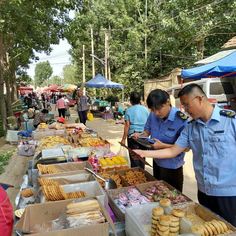 白云湖市场监管所整治农村大集