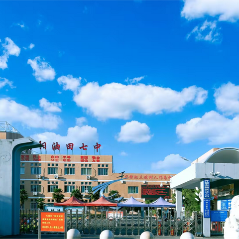 青春赛道 我们奋力奔跑 缤纷社团 助力五育并举 ——南阳市油田第七中学英语社团“名著名曲故事会”活动纪实