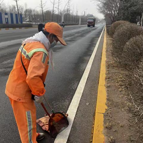 太和区市容环境保障中心按照《锦州市环境卫生百分考核标准细则》要求，确保清扫保洁全覆盖。