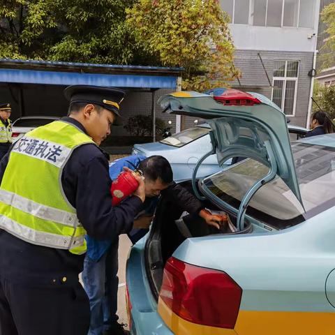 持续发力，常抓不懈，扎实开展巡游出租车驾驶员培训