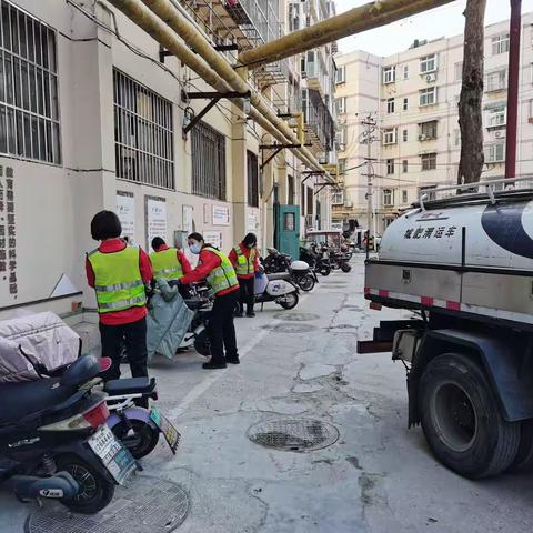 [文明实践 志行槐荫]清理污物解难题  主动作为显担当
