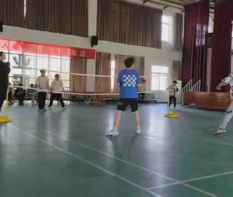 轻羽飞扬——羽毛球社社团活动