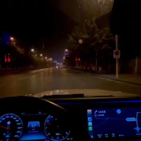 每当看到花儿枯萎的时候，就会有些伤感；每当听到秋叶飘落的声音，不免有些惆怅；每当岁月无情的在我们脸上刻，