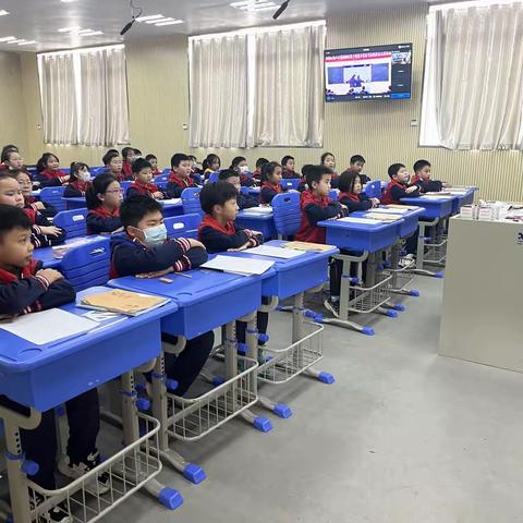 立足新课标，探索实践性教学——怀铁一小四年级数学主题教研纪实