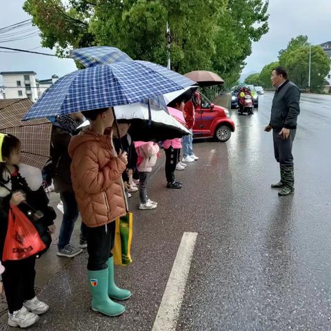 塘头村开展农村道路交通安全知识宣传志愿服务活动