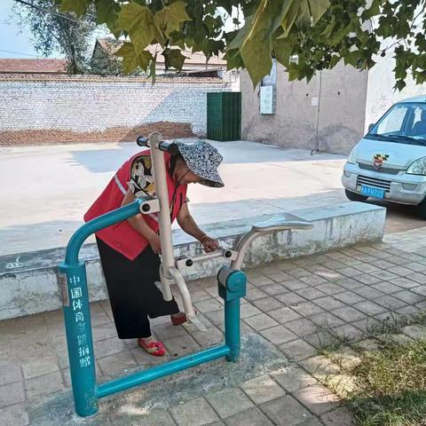 迎中秋，庆国庆，"万家灯火，一网情深"，网格员在行动。