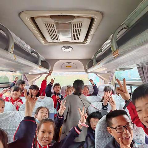 璧山区来凤小学二年级一班“探秘动物园.童眼看世界”