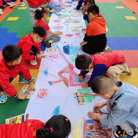 趣玩童画 彩绘童年---育人幼儿园六一儿童节系列活动之“绘出我们的童年”涂鸦活动