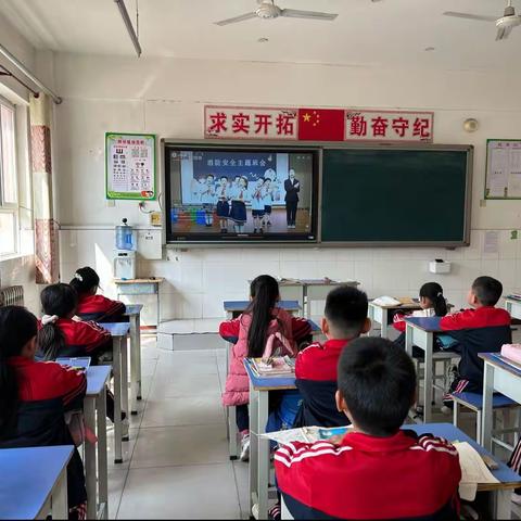 “知危险，会避险”王寺镇福星小学组织观看安全教育主题直播课