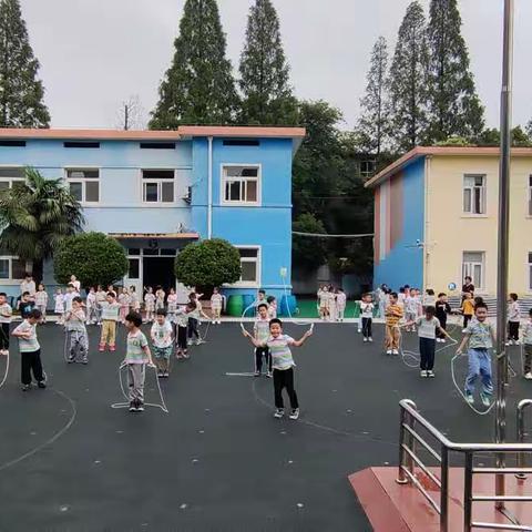 雨山二幼大班年级组“智勇大闯关”活动