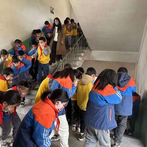 “开展消防演练，筑牢安全防线”——蕲春县第二实验小学教联体（彭思分校）消防安全演练