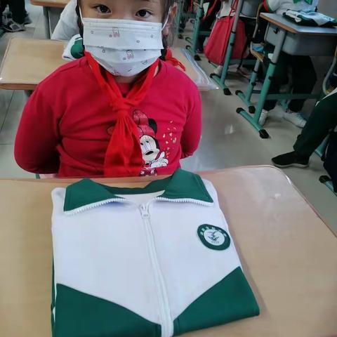 津南区实验小学216劳动教育社团——叠衣服