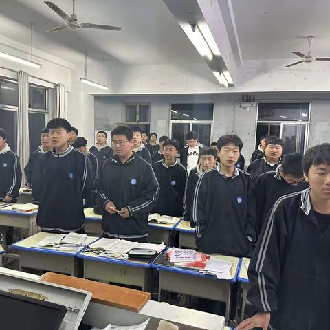 22级新能源2班晚自习诵读