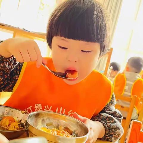 红缨兴山幼儿园芽芽一班任逸如小朋友三月成长记录