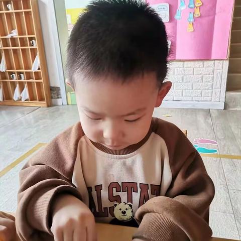 红缨兴山幼儿园芽芽一班郄沛衡小朋友三月成长记录