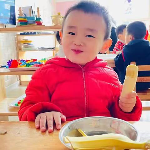 红缨兴山幼儿园芽芽一班范颖华小朋友三月成长记录