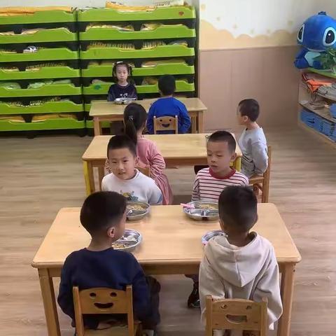 辅仁新起点幼儿园大二班4月10日快乐分享