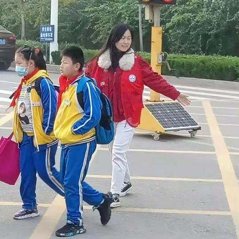 我自信，我骄傲，我是一位红马甲志愿者