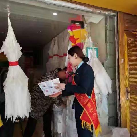 钟山区开展禁止在清明节祭祀用上使用人民币图样宣传