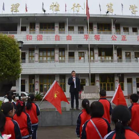2023年芙蓉桥小学“缅怀革命先烈、争做时代新人”清明扫墓活动