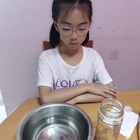 三（2）班科学小实验《不湿的纸巾》