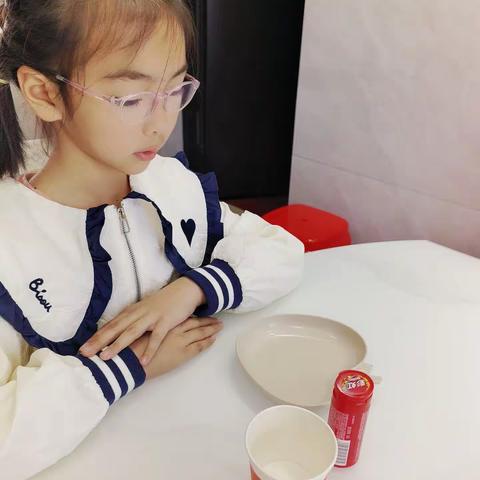 三（2）班科学小实验《彩虹糖》