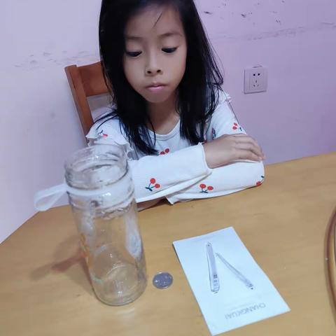 一（5）班科学小实验《不受影响的硬币》