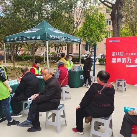 方村镇南岭小区社区开展爱心公益进社区，便民服务暖人心——健康义诊及法律咨询活动