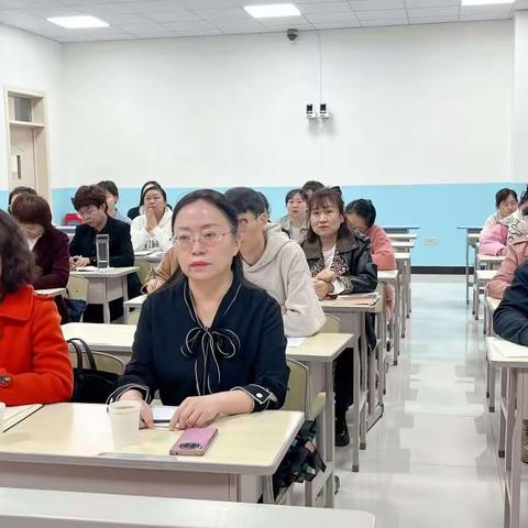 书香飘溢，阅读与教学同行——哈密市第二届中学语文教师“整本书阅读”课堂教学大赛侧记